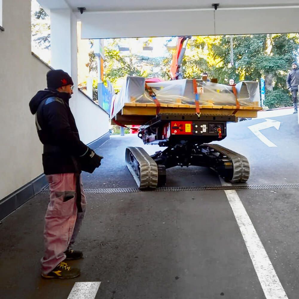 Tela-alustainen kuljetin Alma Crawler Multi-Loader 3.0 BL on kauko-ohjattava.