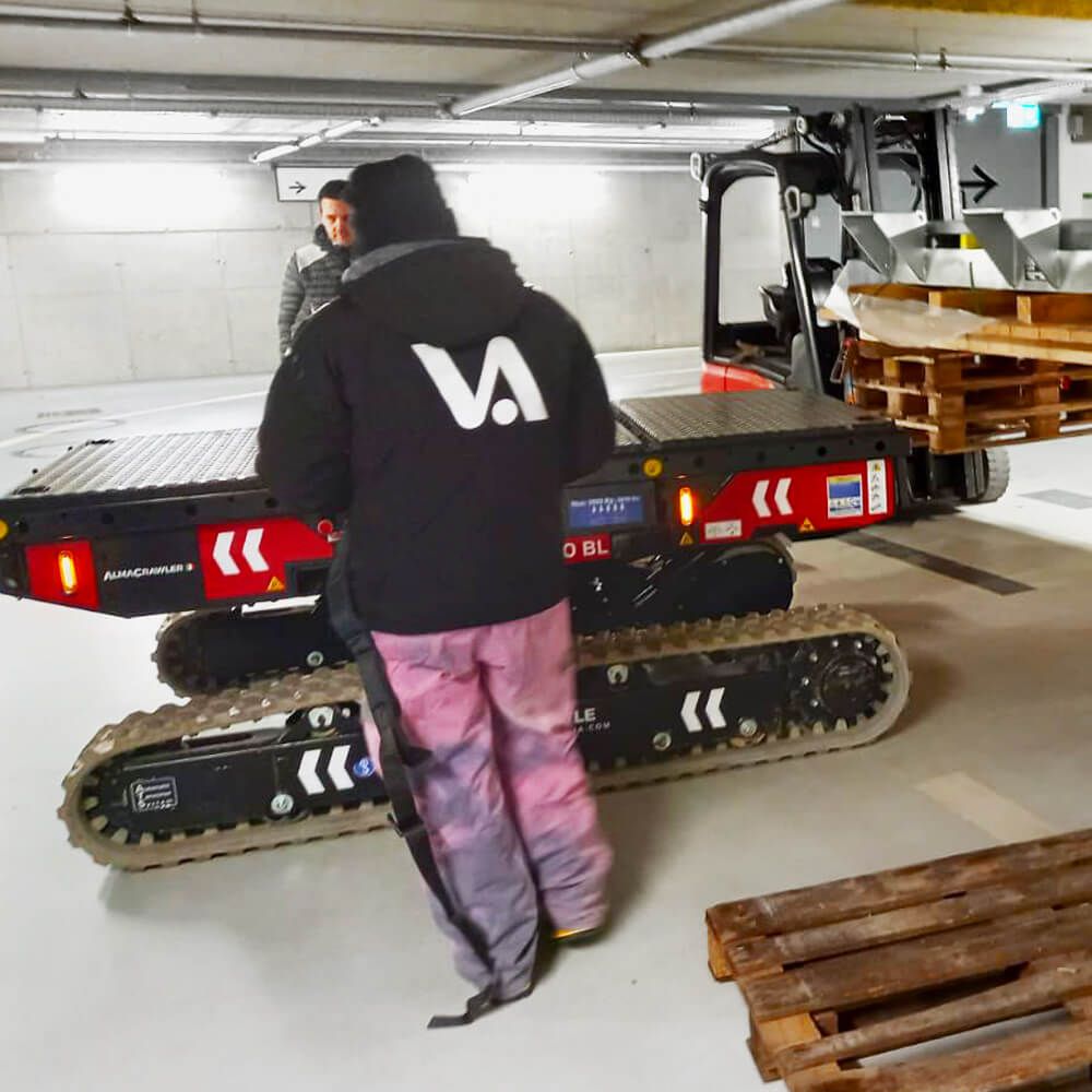 Tela-alustainen kuljetin Alma Crawler Multi-Loader 3.0 BL on monipuolisesti räätälöitävissä.
