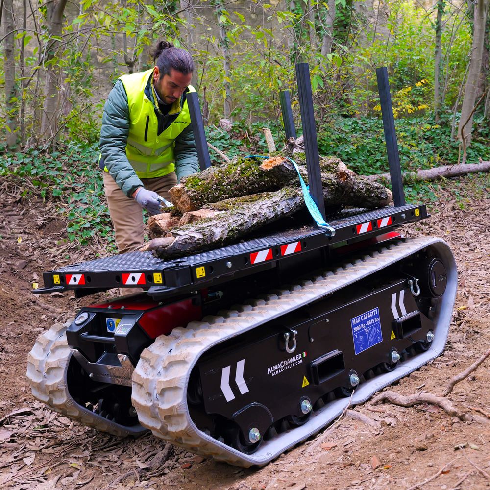 Tela-alustainen Alma Crawler Multi-Loader 3.0 RT on kuormajuhta moneen käyttöön.