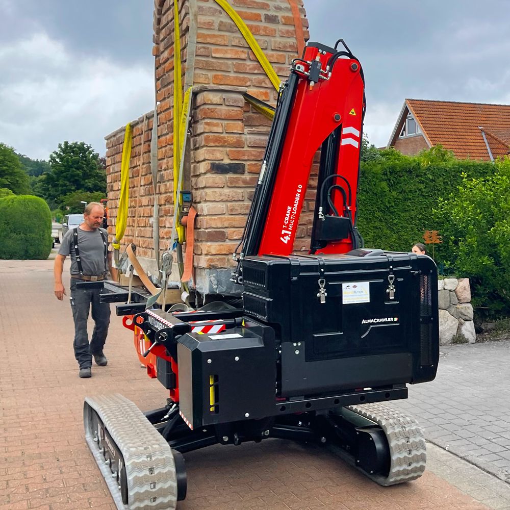 Alma Crawler Multi-Loader 6.0 BL on tehokas työkone poikkeuksellisten kuormien kuljettamiseen.