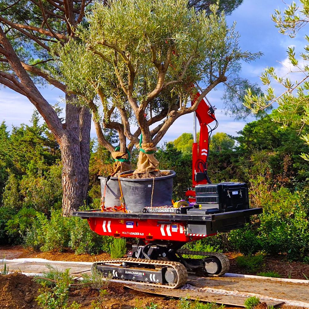 Tela-alustainen kuljetin Alma Crawler Multi-Loader 6.0 BL on tehokas työkone viherrakentamiseen.