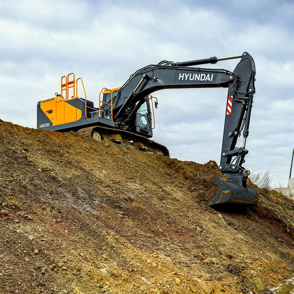 Telakaivinkone Hyundai HX 230 kaivuutöissä