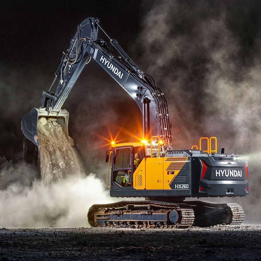 Telakaivinkone Hyundai HX 260 töissä louhoksella