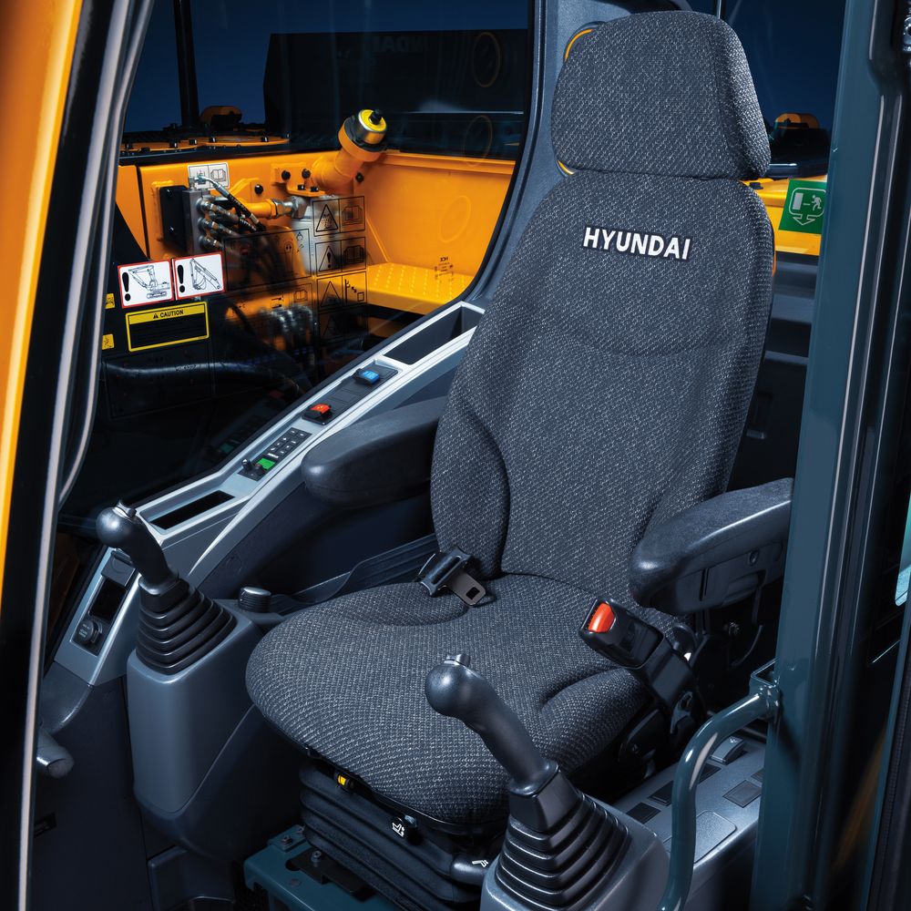 Telakaivinkone Hyundai HX 160 AL ohjaamo