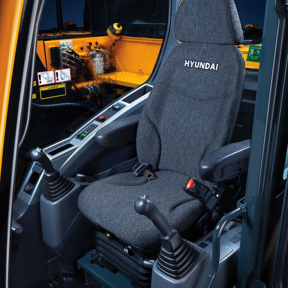 Telakaivinkone Hyundai HX 180 AL ohjaamo