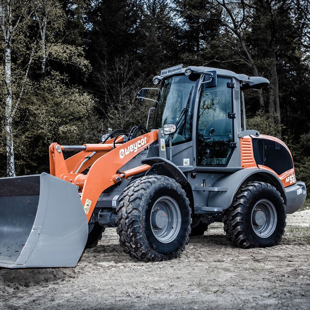 Pyöräkuormaaja Weycor AR520 parkissa työmaalla