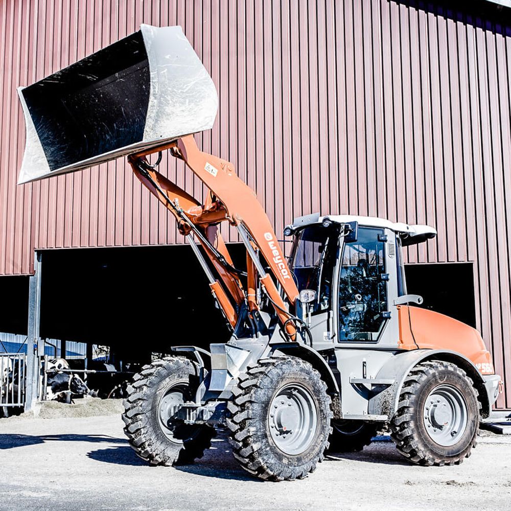 Pyöräkuormaaja Weycor AR560 kauha ylhäällä